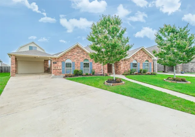 Photo 3 of Single family home for sale at 6811 Gonzales Point, Manvel, TX 77578 | MLS# 75264906 | Listing updated on 2026-09-11