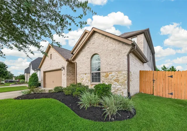 Photo 2 of Single family home for sale at 27582 Vivace Dr, Spring, TX 77386 | MLS# 32870117 | Listing updated on 2026-09-17