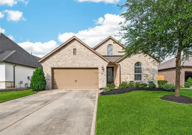 Photo 3 of Single family home for sale at 27582 Vivace Dr, Spring, TX 77386 | MLS# 32870117 | Listing updated on 2026-09-17
