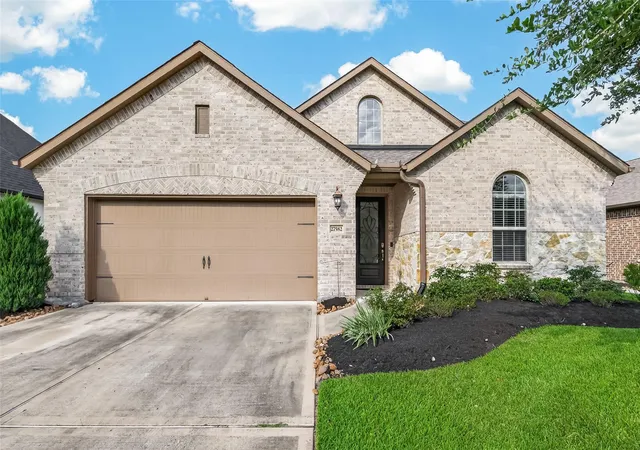Photo 3 of Single family home for sale at 27582 Vivace Dr, Spring, TX 77386 | MLS# 32870117 | Listing updated on 2026-09-17