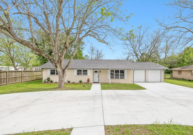 Photo 2 of Single family home for sale at 202 Massey Tompkins Rd, Baytown, TX 77521 | MLS# 88191522 | Listing updated on 2026-09-13