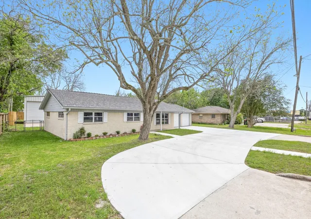 Photo 3 of Single family home for sale at 202 Massey Tompkins Rd, Baytown, TX 77521 | MLS# 88191522 | Listing updated on 2026-09-13