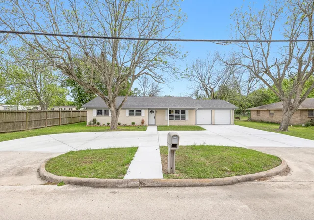 Photo 3 of Single family home for sale at 202 Massey Tompkins Rd, Baytown, TX 77521 | MLS# 88191522 | Listing updated on 2026-09-13