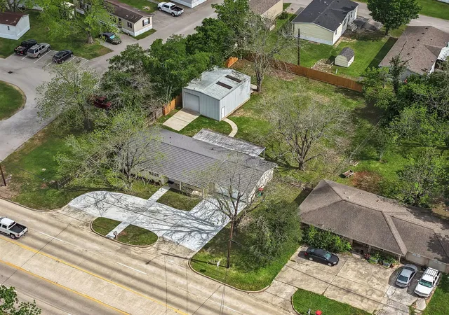 Photo 4 of Single family home for sale at 202 Massey Tompkins Rd, Baytown, TX 77521 | MLS# 88191522 | Listing updated on 2026-09-13