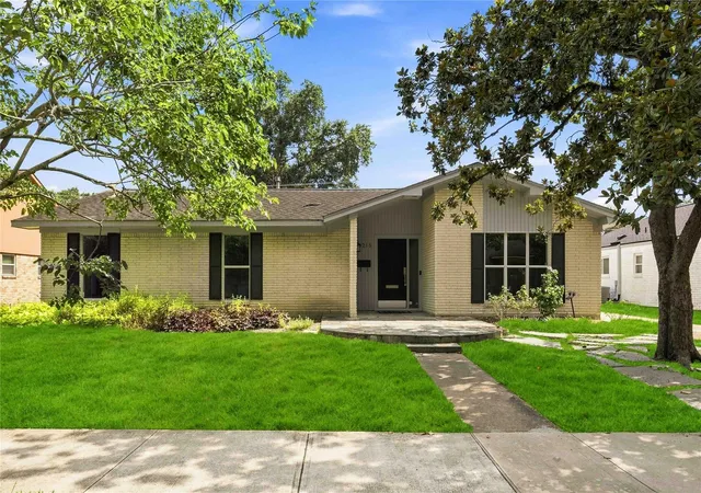 1st image of 6215 Queensloch Dr, Houston, TX 77096 | MLS# 86067992