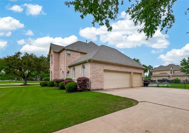 Photo 3 of Single family home for sale at 2702 Fort Caney Dr, Richmond, TX 77406 | MLS# 36417686 | Listing updated on 2026-09-10