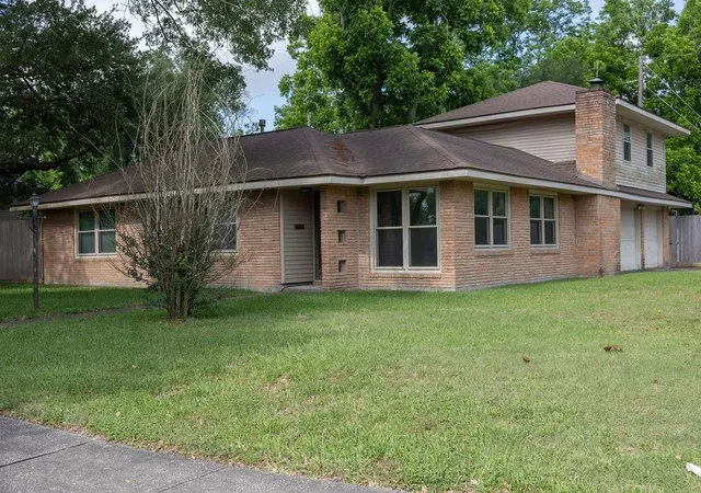 Photo 2 of Single family home for sale at 502 Lakeland Dr, Humble, TX 77338 | MLS# 76088897 | Listing updated on 2026-09-19