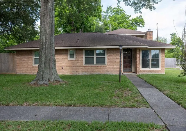 Photo 3 of Single family home for sale at 502 Lakeland Dr, Humble, TX 77338 | MLS# 76088897 | Listing updated on 2026-09-19