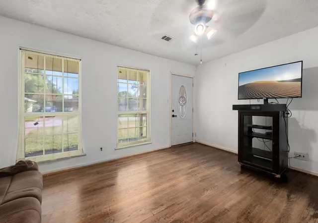 Photo 3 of Single family home for sale at 6415 Limestone St, Houston, TX 77092 | MLS# 17575708 | Listing updated on 2026-09-14