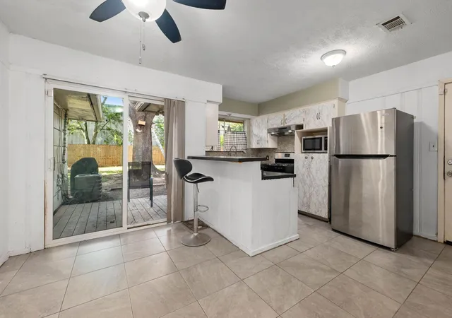 Photo 3 of Single family home for sale at 6415 Limestone St, Houston, TX 77092 | MLS# 17575708 | Listing updated on 2026-09-14