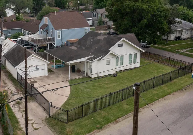 2nd image of 101 Eastgate St, Houston, TX 77012 | MLS# 25592069