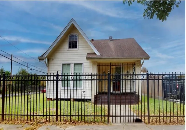 4th image of 101 Eastgate St, Houston, TX 77012 | MLS# 25592069