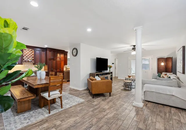 Photo 4 of Single family home for sale at 5658 Cartagena St, Houston, TX 77035 | MLS# 77960988 | Listing updated on 2026-09-13