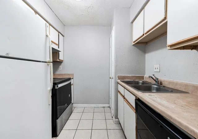 2nd image of 9616 Long Point Rd #33, Houston, TX 77055 | MLS# 68404299