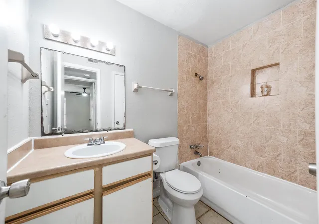 3rd image of 9616 Long Point Rd #33, Houston, TX 77055 | MLS# 68404299