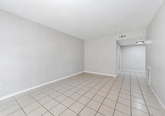 4th image of 9616 Long Point Rd #33, Houston, TX 77055 | MLS# 68404299