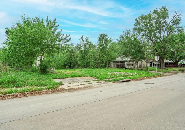 2nd image of 6031 Beekman Rd, Houston, TX 77021 | MLS# 54660486