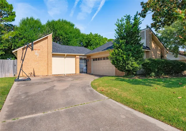 Photo 3 of Single family home for sale at 2701 20th St N, Texas City, TX 77590 | MLS# 82561769 | Listing updated on 2026-09-08