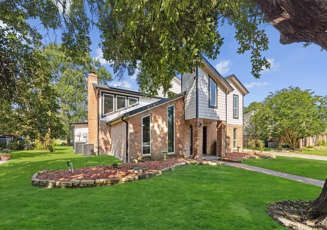 Photo 3 of Sale Pending at 20407 Spoonwood Dr, Humble, TX 77346 | MLS# 19862677 | Listing updated on 2026-09-09