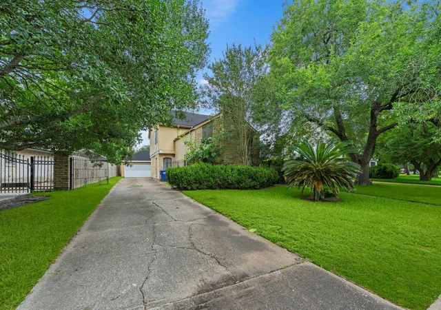 Photo 3 of Single family home for sale at 15239 Corona Del Mar Dr, Houston, TX 77083 | MLS# 68787886 | Listing updated on 2026-06-12