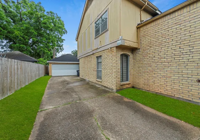 Photo 3 of Single family home for sale at 15239 Corona Del Mar Dr, Houston, TX 77083 | MLS# 68787886 | Listing updated on 2026-06-12