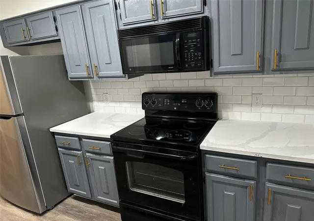 Photo 2 of Townhouse for sale at 10378 Briar Forest Dr #32/5, Houston, TX 77042 | MLS# 73356212 | Listing updated on 2026-09-09