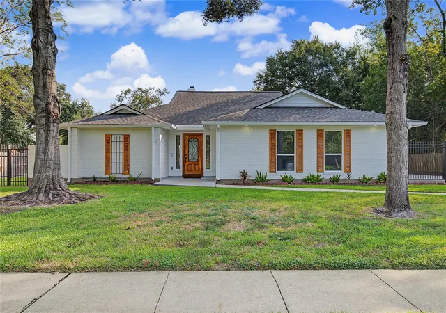 Photo 1 of Single family home for sale at 18307 Kings Row, Houston, TX 77058 | MLS# 2310987 | Listing updated on 2026-09-28