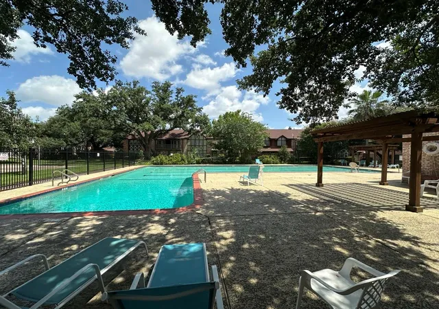 Photo 2 of Townhouse for sale at 2209 Triway Ln #263, Houston, TX 77043 | MLS# 92422081 | Listing updated on 2026-07-06