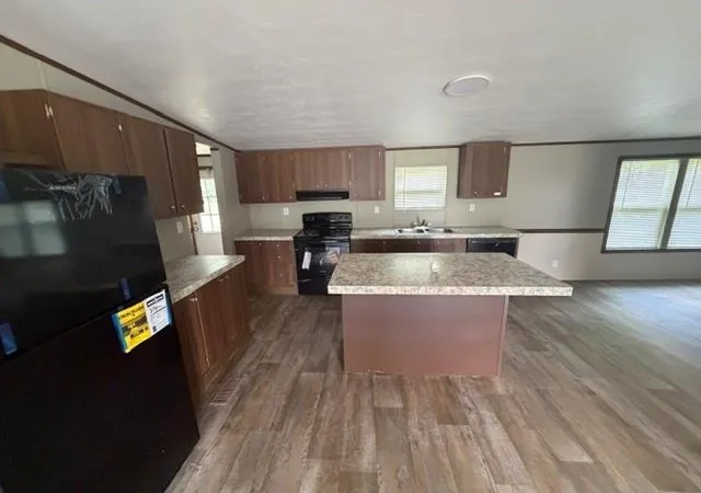 Photo 3 of Sale Pending at 679 Wexford Dr, Conroe, TX 77303 | MLS# 39213976 | Listing updated on 2026-09-16