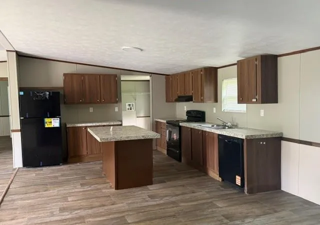 Photo 3 of Sale Pending at 679 Wexford Dr, Conroe, TX 77303 | MLS# 39213976 | Listing updated on 2026-09-16