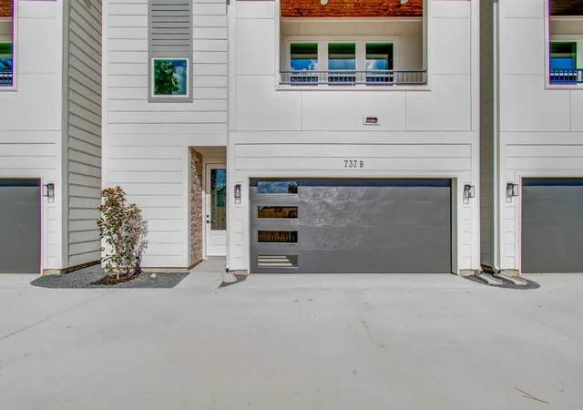 1st image of 737 W 21st St, Houston, TX 77008 | MLS# 31329647
