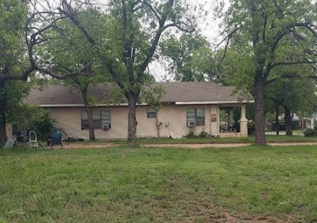 Homes for sale in Brady, TX | 1600 S Wall St, Brady, TX 76825 | MLS# 72332335