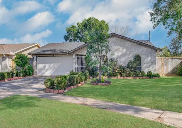 Photo 2 of Single family home for sale at 16603 Great Glen Dr, Houston, TX 77084 | MLS# 13604547 | Listing updated on 2026-09-21