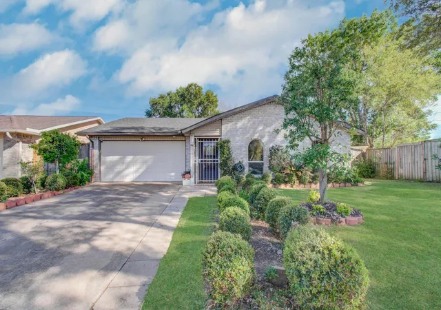 Photo 3 of Single family home for sale at 16603 Great Glen Dr, Houston, TX 77084 | MLS# 13604547 | Listing updated on 2026-09-21