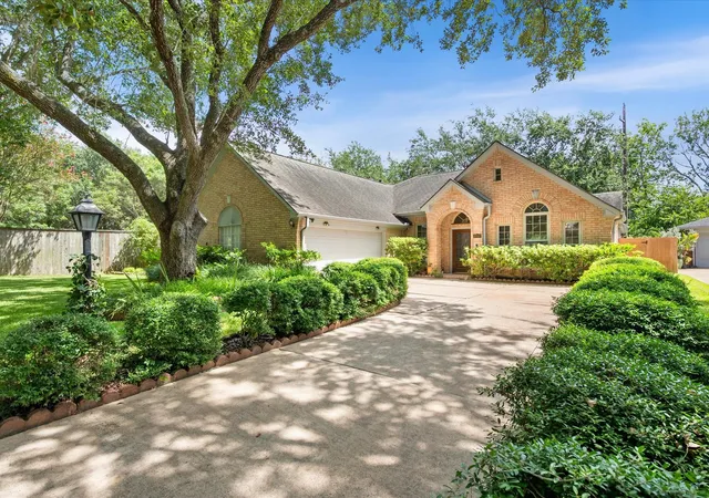 Photo 3 of Single family home for sale at 2707 Cheryl Ct, Missouri City, TX 77459 | MLS# 40216741 | Listing updated on 2026-09-23