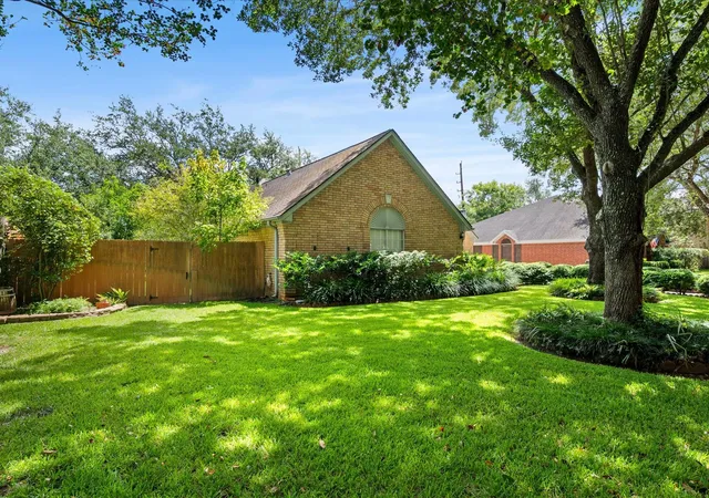 Photo 3 of Single family home for sale at 2707 Cheryl Ct, Missouri City, TX 77459 | MLS# 40216741 | Listing updated on 2026-09-23