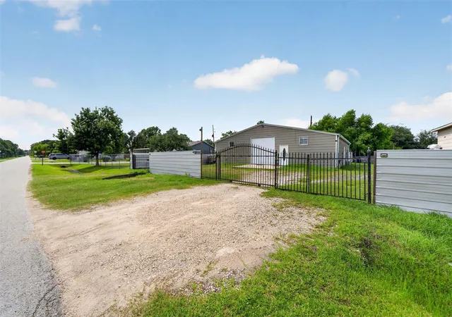 Homes for sale in Rosharon, TX | 2213 Ellis Dr, Rosharon, TX 77583 | MLS# 90415646