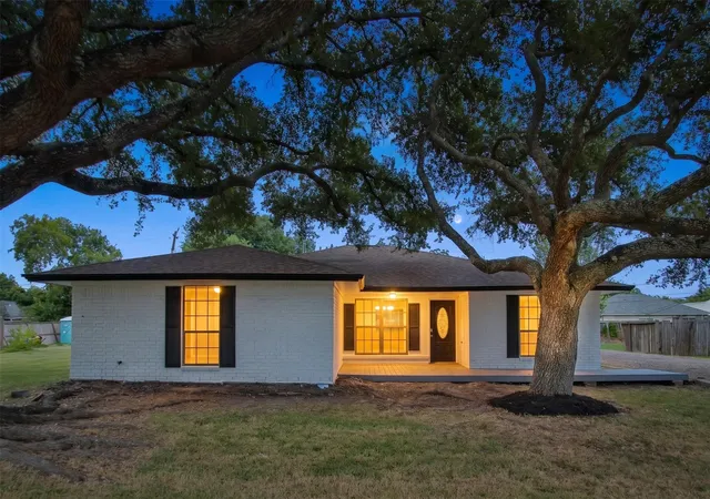1st image of 615 S 7th St, La Porte, TX 77571 | MLS# 42353256