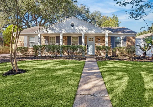 Photo 1 of Sale Pending at 5706 Capello Dr, Houston, TX 77035 | MLS# 5188860 | Listing updated on 2026-09-21