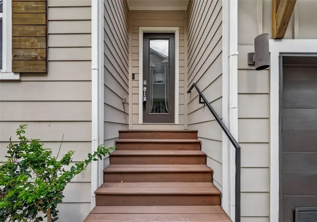 Photo 3 of Single family home for sale at 3350 Pinemont Dr, Houston, TX 77018 | MLS# 68758145 | Listing updated on 2026-08-11