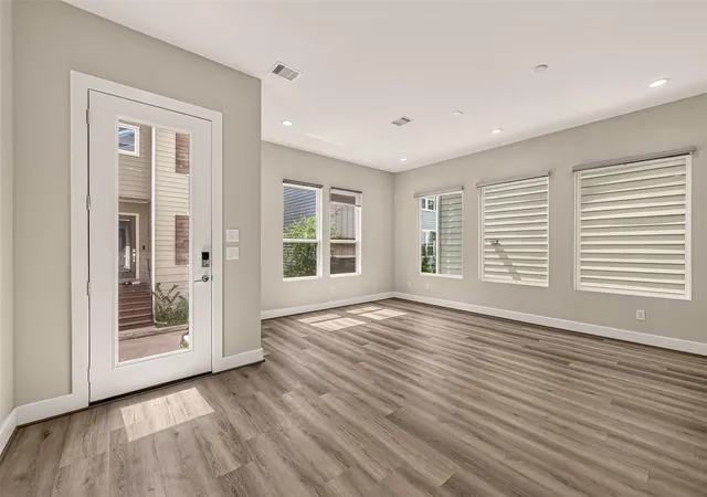 Photo 3 of Single family home for sale at 3350 Pinemont Dr, Houston, TX 77018 | MLS# 68758145 | Listing updated on 2026-08-11