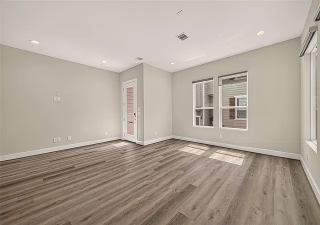 Photo 4 of Single family home for sale at 3350 Pinemont Dr, Houston, TX 77018 | MLS# 68758145 | Listing updated on 2026-08-11