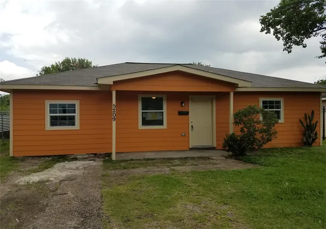 Homes for sale in Houston, TX | 5209 Tarawa Rd, Houston, TX 77033 | MLS# 83952275