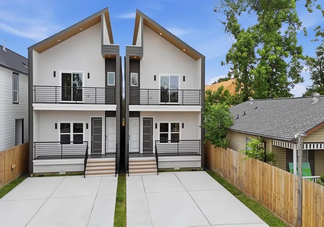 Multi family home for sale at 408 E 34th Street, Houston, TX 77018 | MLS# 31802871