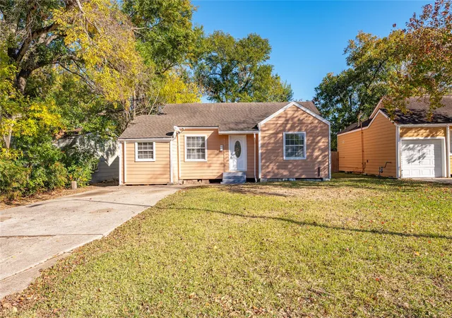 1st image of 715 Center St, Pasadena, TX 77506 | MLS# 50586391