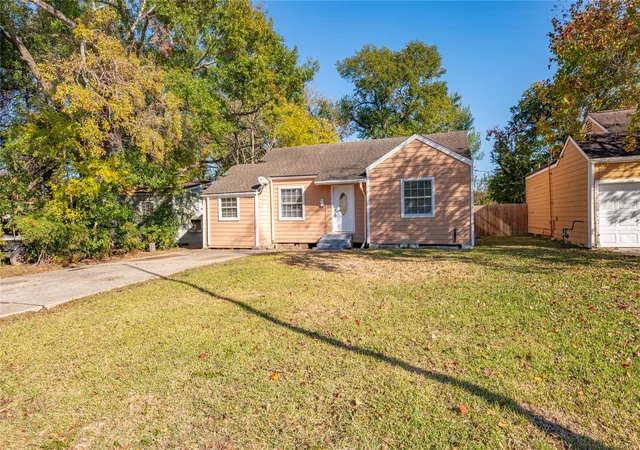 2nd image of 715 Center St, Pasadena, TX 77506 | MLS# 50586391