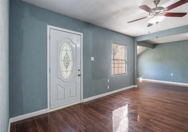 3rd image of 715 Center St, Pasadena, TX 77506 | MLS# 50586391