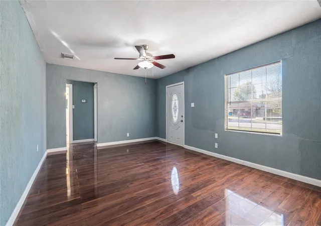 4th image of 715 Center St, Pasadena, TX 77506 | MLS# 50586391