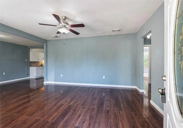 5th image of 715 Center St, Pasadena, TX 77506 | MLS# 50586391