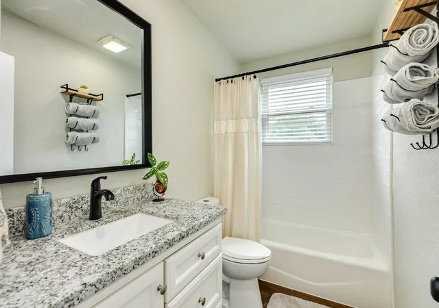 26th image of 811 Loggins Dr, West Columbia, TX 77486 | MLS# 3544840